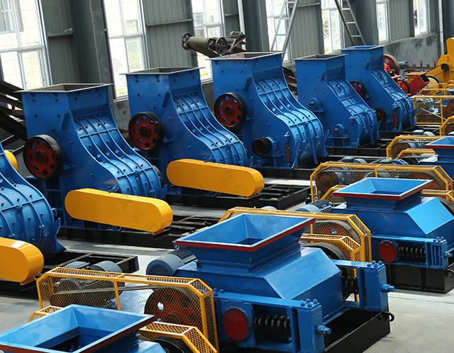 濕料煤矸石易堵機(jī)效率低？試試雙級(jí)無篩粉碎機(jī)