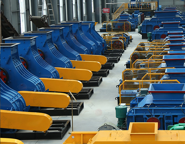 解決濕料煤泥堵機(jī)低效難題？雙級(jí)無篩底粉碎機(jī)能勝任嗎？